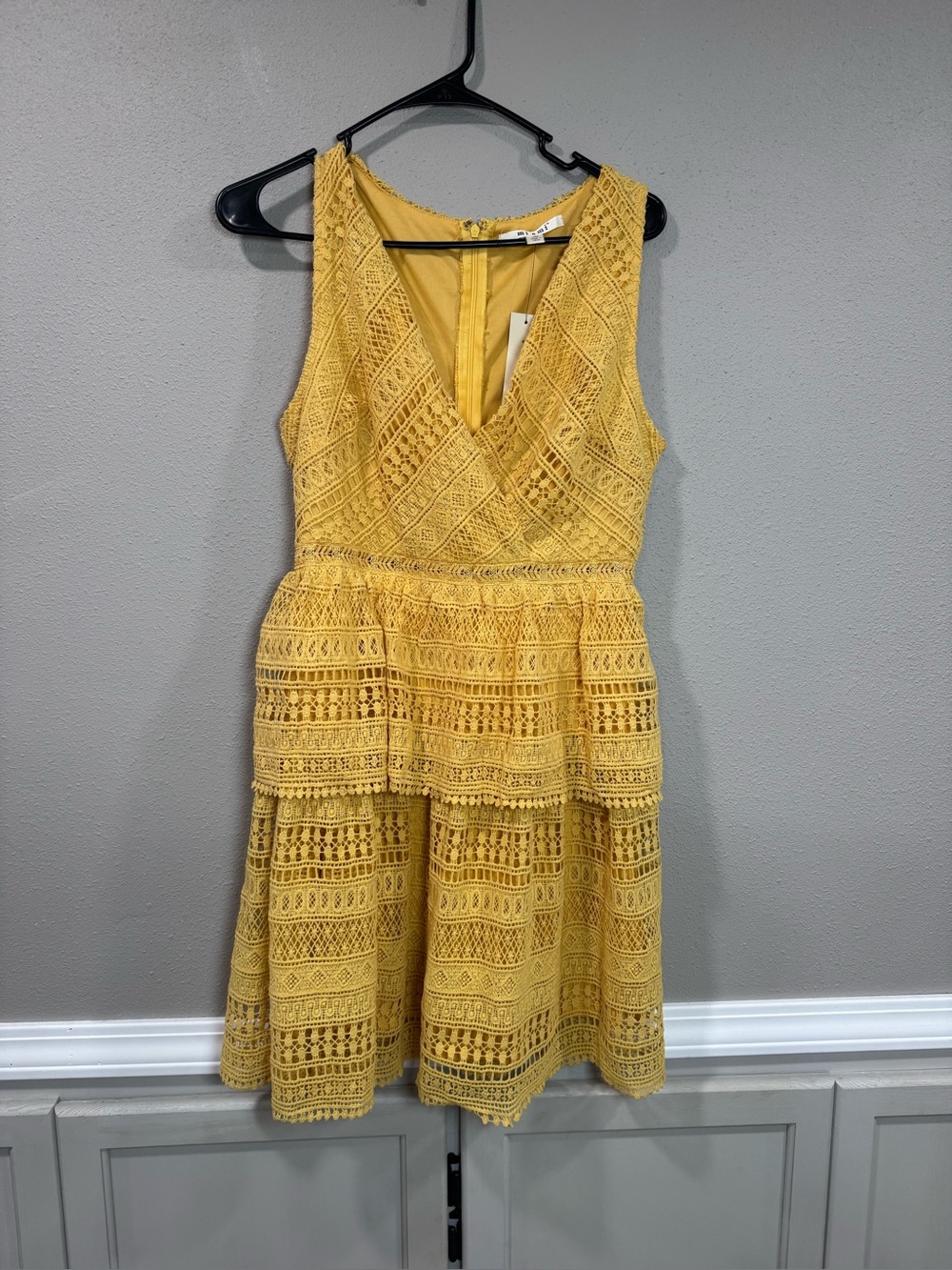 NWT Yellow Lace V-Neck Tiered Dress